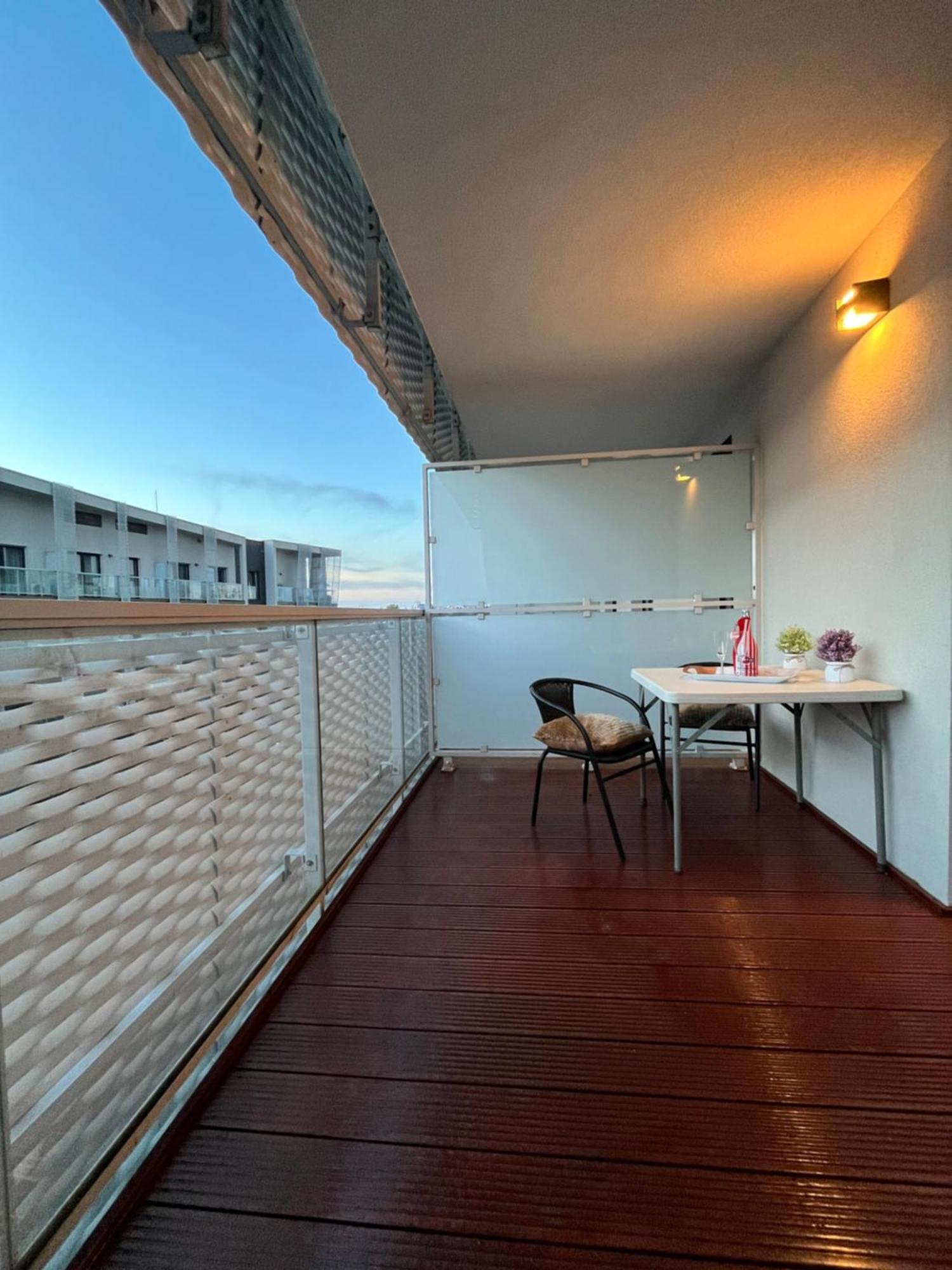 Family House By The River Odra -Panoramic Terrace - 3Room Apartment With 2 Separate Bedrooms And 2 Balconies By Wroapart-Pl- Perfect For Family & Business Stays Вроцлав Экстерьер фото